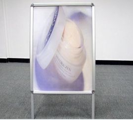 開啟式鋁合金展架與海報相框 鄭州鈞道廣告器材打造高清金屬展示新體驗